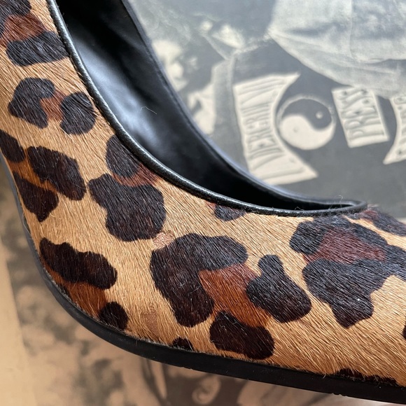 “Joshy” round toe leopard-print pumps - Picture 8 of 8